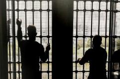 Telefonini e sim in cella a Bari: In 18 vanno a processo