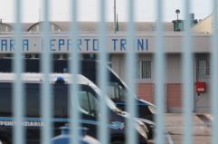 «Manca pure l’acqua calda»: rissa nel carcere di Trani