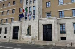 Regione, Decaro striglia le agenzie: &laquo;Basta assunzioni interinali, controllare tutti i precedenti penali&raquo;