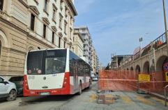 &laquo;Noi sul bus, zig zag tra i cantieri&raquo;: viaggio sulla linea 13 Amtab tra centro e periferia di Bari