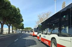 Da Bari Centrale al San Paolo: sul bus in ostaggio della doppia fila