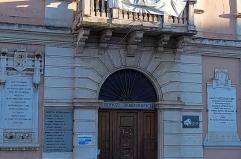 Bitonto, scale all&rsquo;ufficio anagrafe: cos&igrave; due mamme non hanno potuto partecipare alla &laquo;promessa&raquo; dei figli