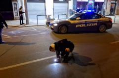 Bari, tredicenni alle 3 di notte fuori dalla sala giochi della sparatoria: la Polizia chiama i genitori