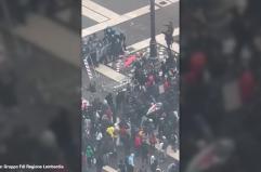 Milano, corteo pro Pal. Le immagini dall'alto della guerriglia urbana