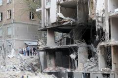 Ucraina, attacco russo nella notte, almeno quattro morti. Allarme in Polonia