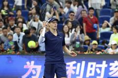 Sinner in finale a Pechino, battuto De Minaur in 3 set