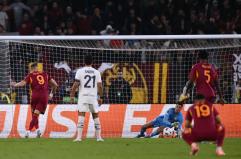 La Roma sbaglia tre volte lo stesso rigore, il Lille vince 1-0