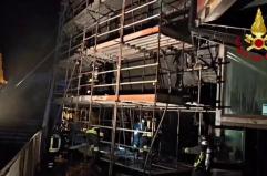 Incendio al teatro Le Ciminiere di Catania, le immagini
