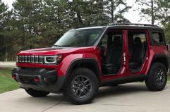 Jeep Recon 2026: l’elettrico diventa off-road
