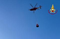 Recuperato con elicottero dai Vigili del fuoco cavallo bloccato nel fango