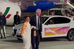 Atterrata a Fiumicino la fiamma olimpica di Milano-Cortina