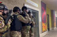 Maxi blitz antimafia a Roma, 14 arresti per tentato omicidio, armi ed estorsioni