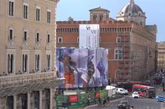 Webuild, a Piazza Venezia si alza il sipario sulla terza opera di "Murales"