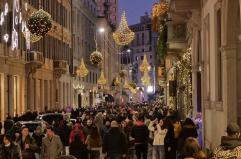 Tredicesime più ricche, gli italiani spenderanno 10 mld per i regali di Natale