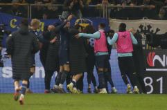 Lazio eroica, resta in 9 ma vince a Parma