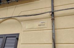 Spari da auto, donna ferita a Palermo. Le immagini dal luogo della sparatoria