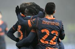 L&rsquo;Inter vince 2-0 nella nebbia, Dimarco e Thuram stendono il Parma