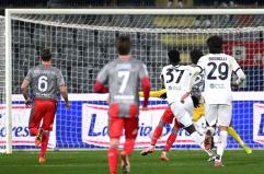 La Cremonese scappa, il Cagliari non si arrende: 2-2 allo Zini