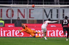 Leao pareggia al 92&deg;, Stanciu sbaglia il rigore al 99&deg;, Milan-Genoa 1-1
