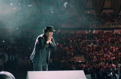 Renato Zero, a Roma prima tappa del tour. Omaggio alle vittime di femminicidio