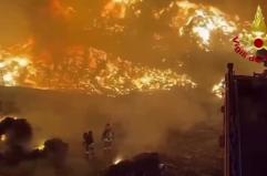 Incendio in un impianto di trattamento rifiuti di plastica nel Palermitano