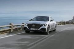 Nuova Mercedes Classe S, design iconico, intelligenza artificiale e lusso