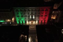 Giorno del Ricordo, la facciata di Palazzo Madama illuminata con il Tricolore