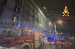 Napoli, incendio in un albergo: soccorsi due adulti e due minori