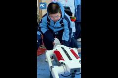 Cina, i robot accolgono gli studenti al primo giorno di scuola