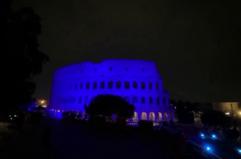 Colosseo illuminato di blu per giornata internazionale delle vittime del dovere