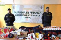 Abbigliamento e accessori del Genoa contraffatti, 2 denunciati a Genova