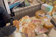 Nascondeva armi e droga in casa, arrestata una 24enne a Roma