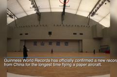 Cina, team batte Guinness World Record per durata di volo di aeroplano di carta