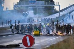 Francia, migliaia in piazza per 'Blocchiamo tutto': disagi al traffico e almeno 75 fermi