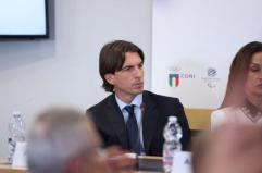 Bullismo, Onorato: "Su uso cellulare giovani serve intervenire rapidamente come istituzioni"