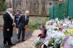 Attacco sinagoga Manchester, re Carlo visita luogo attentato