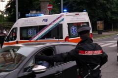 Milano, donna accoltellata a volto e collo: è gravissima. Si cerca ex marito