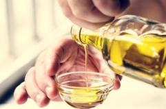 Olio extravergine d'oliva, difende cuore e cervello: tutte le proprietà Olio extravergine d'oliva, difende cuore e cervello: tutte le proprietà