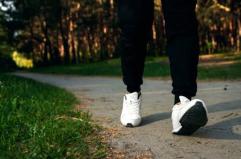 Il numero dei passi non conta: ecco cosa davvero fa la differenza per la tua salute