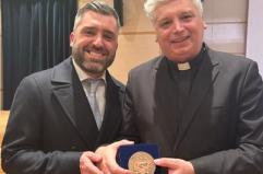 Ail Padova, a don Marco Brusutti il sigillo della città per l'impegno umanitario