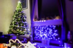 Natale, quanto consumano le luci degli addobbi e come risparmiare