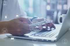 Consumi, secondo un'indagine per il 66% degli italiani il prezzo &egrave; determinante nell'acquisto di abbigliamento