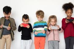 Francia, social vietati a under 15: Camera approva