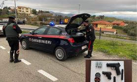 Policoro, un 19enne litiga con un uomo e gli spara contro con una pistola a salve