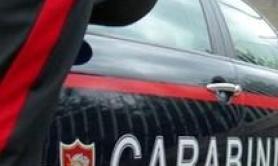 Armati di bastoni rapinano market nel Foggiano: magro il bottino da 500 euro