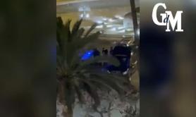 Bari, la notte di piazza Umberto: spacciatori e consumatori di crack a due passi dai carabinieri VIDEO