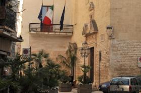 Modugno, i voti del clan Parisi per eleggere un consigliere comunale: 6 persone in carcere. Indagato il sindaco Bonasia Modugno, i voti del clan Parisi per eleggere un consigliere comunale: 6 persone in carcere. Indagato il sindaco Bonasia