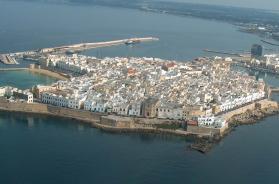 Gallipoli, auto investe un vigile dopo l’alt durante la processione: l'automobilista era ubriaco Gallipoli, auto investe un vigile dopo l’alt durante la processione: l'automobilista era ubriaco