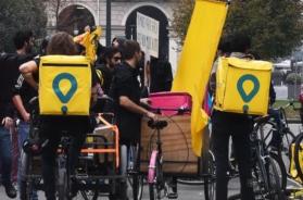Foggia, rider aggredito e derubato con spray urticante: perde 70 euro di consegna e dovrà risarcire la piattaforma