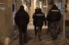 Bitonto, noleggiano un furgone a un uomo e poi lo picchiano per riprenderselo: indagati in 4